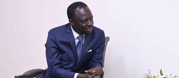 Специальный докладчик ООН по вопросу о правах на свободу мирных собраний и свободу ассоциации Клемент Ниалетсосси Вуле на встрече с и.о. главы МИД Зограбом Мнацаканяном (14 ноября 2018). Еревaн Специальный докладчик ООН по вопросу о правах на свободу мирных собраний и свободу ассоциации Клемент Ниалетсосси Вуле на встрече с и.о. главы МИД Зограбом Мнацаканяном (14 ноября 2018). Еревaн - Sputnik Արմենիա