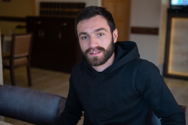 Արևելյան հեքիաթ Գյումրիում կամ ինչպես սիրիահայ երիտասարդը զարմացրեց քաղաքացիներին Արևելյան հեքիաթ Գյումրիում կամ ինչպես սիրիահայ երիտասարդը զարմացրեց քաղաքացիներին - Sputnik Արմենիա