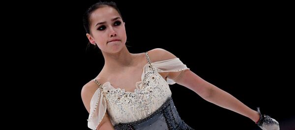 Алина Загитова (Россия) на разминке перед началом короткой программы женского одиночного катания V этапа Гран-при по фигурному катанию (16 ноября 2018). Москвa Алина Загитова (Россия) на разминке перед началом короткой программы женского одиночного катания V этапа Гран-при по фигурному катанию (16 ноября 2018). Москвa - Sputnik Արմենիա