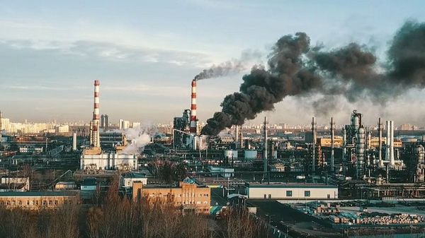 Пожар на нефтеперерабатывающем заводе - Sputnik Армения