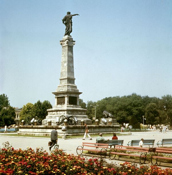 Ֆիլիպ, բայց ոչ Կիրկորով. ինչպես է «բուլղարահայը» «խաղաղ հեղափոխություն» իրականացնում Ֆիլիպ, բայց ոչ Կիրկորով. ինչպես է «բուլղարահայը» «խաղաղ հեղափոխություն» իրականացնում - Sputnik Արմենիա