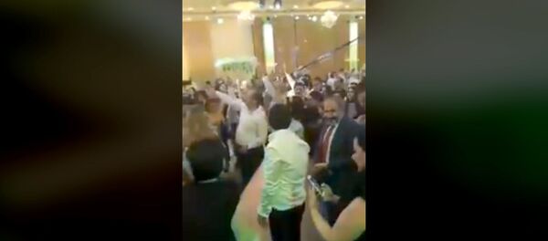 Никол Пашинян танцует на армянской свадьбе под песню «Духов» Никол Пашинян танцует на армянской свадьбе под песню «Духов» - Sputnik Արմենիա