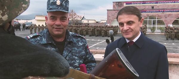 Վալերիյ Օսիպյանը Ճանապարհել ու դիմավորել է սահմանապահ ոստիկաններին Վալերիյ Օսիպյանը Ճանապարհել ու դիմավորել է սահմանապահ ոստիկաններին - Sputnik Արմենիա