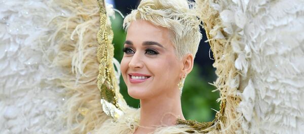 Кэти Перри прибывает на концерт Met Gala 2018 в Музее искусств Метрополитен (7 мая 2018). Нью-Йорк - Sputnik Армения