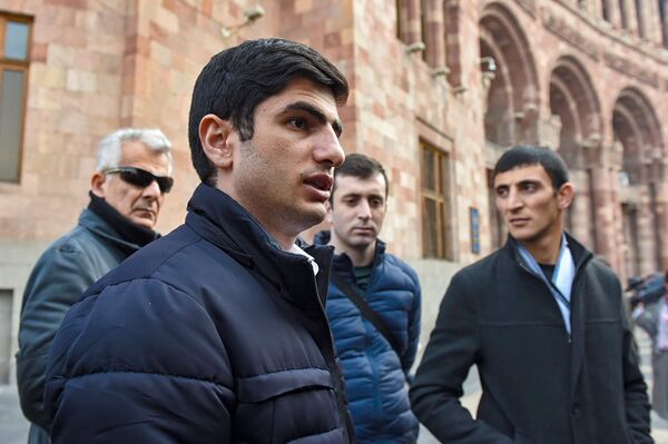 Пусть теперь Пашинян поддержит нас: участники Апрельской войны устроили митинг в Ереване Пусть теперь Пашинян поддержит нас: участники Апрельской войны устроили митинг в Ереване - Sputnik Армения