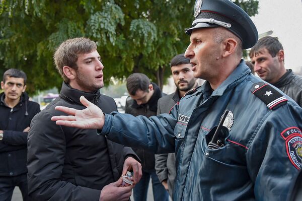 Пусть теперь Пашинян поддержит нас: участники Апрельской войны устроили митинг в Ереване Пусть теперь Пашинян поддержит нас: участники Апрельской войны устроили митинг в Ереване - Sputnik Армения