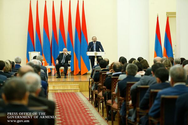 Никол Пашинян призвал предпринимателей начать революцию Никол Пашинян призвал предпринимателей начать революцию - Sputnik Армения