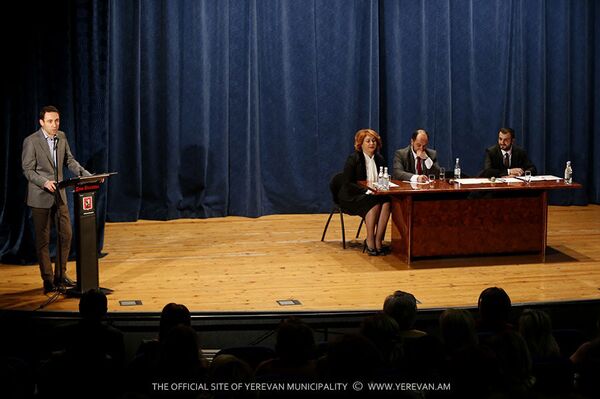 Հայկ Մարությանը զգուշացրել է տնօրեններին` չխառնել աշխատանքն ու քաղաքական գործունեությունը Հայկ Մարությանը զգուշացրել է տնօրեններին` չխառնել աշխատանքն ու քաղաքական գործունեությունը - Sputnik Արմենիա