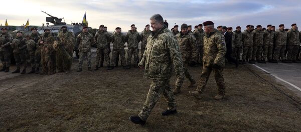 Президент Украины Петр Порошенко посетил тактические учения десантно-штурмовых войск в Житомирской области (21 ноября 2018). Украина - Sputnik Армения