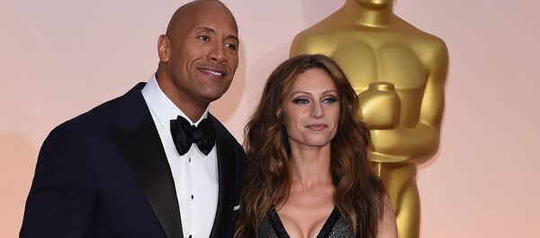 Дуэйн Скала Джонсон и Лорен Хашиан на красной дорожке для 87-го Оскара (22 февраля 2015). Голливуд Дуэйн Скала Джонсон и Лорен Хашиан на красной дорожке для 87-го Оскара (22 февраля 2015). Голливуд - Sputnik Армения
