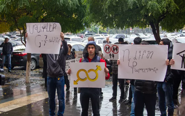 Акция протеста против ЛГБТ пропаганды в Армении перед Домом Правительства (22 ноября 2018). Еревaн Акция протеста против ЛГБТ пропаганды в Армении перед Домом Правительства (22 ноября 2018). Еревaн - Sputnik Армения