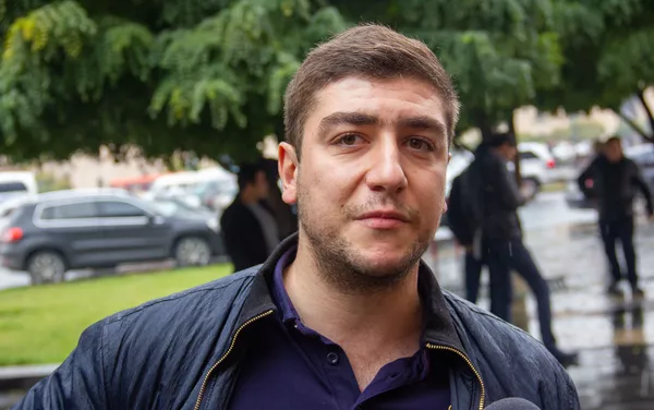 Активист Арман Гукасян на акции протеста против ЛГБТ пропаганды в Армении (22 ноября 2018). Еревaн Активист Арман Гукасян на акции протеста против ЛГБТ пропаганды в Армении (22 ноября 2018). Еревaн - Sputnik Армения