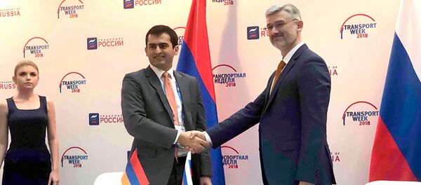 Главы Минтранса РА и РФ Акоп Аршакян и Евгений Дитрих подписали соглашение о создании и деятельности Международного бюро по расследованию авиационных происшествий и серьезных инцидентов в рамках ЕАЭС (22 ноября 2018). Москвa Главы Минтранса РА и РФ Акоп Аршакян и Евгений Дитрих подписали соглашение о создании и деятельности Международного бюро по расследованию авиационных происшествий и серьезных инцидентов в рамках ЕАЭС (22 ноября 2018). Москвa - Sputnik Արմենիա