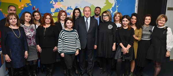 Президент Армении, председатель совета попечителей фонда Айастан Армен Саркисян посетил офис фонда (22 ноября 2018). Еревaн - Sputnik Արմենիա