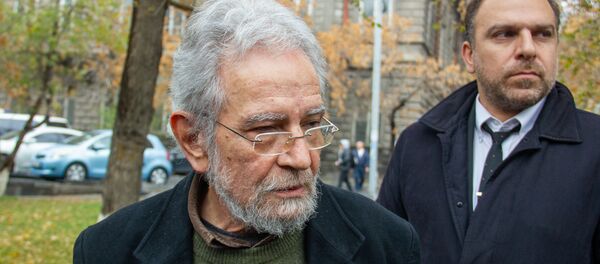 Главный архитектор Еревана Артур Месчян во время прогулки по Старому Еревану (23 ноября 2018). Ереван Главный архитектор Еревана Артур Месчян во время прогулки по Старому Еревану (23 ноября 2018). Ереван - Sputnik Արմենիա