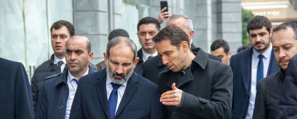И.о. премьер-министра Никол Пашинян и мэр Еревана Айк Марутян во время прогулки по Старому Еревану (23 ноября 2018). Ереван И.о. премьер-министра Никол Пашинян и мэр Еревана Айк Марутян во время прогулки по Старому Еревану (23 ноября 2018). Ереван - Sputnik Արմենիա