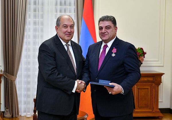 Победы в спорте и политике: президент Армении наградил тяжелоатлетов и дипломатов Победы в спорте и политике: президент Армении наградил тяжелоатлетов и дипломатов - Sputnik Армения