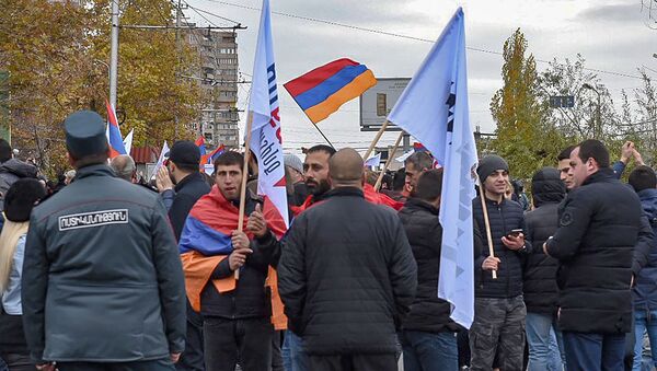 Присоединившиеся к шествию Никола Пашиняна граждане (24 ноября 2018). Еревaн - Sputnik Արմենիա