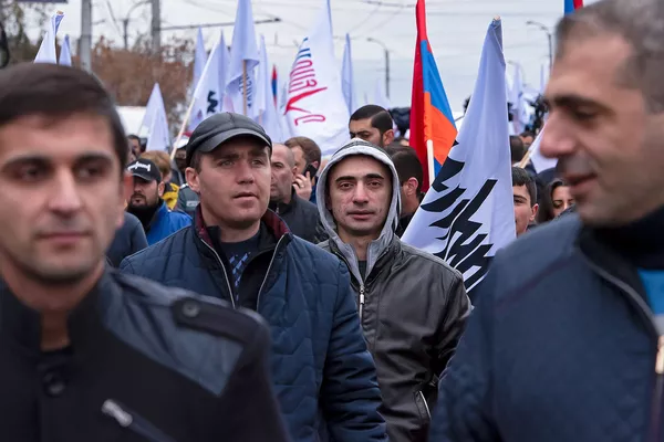 Присоединившиеся к шествию Никола Пашиняна граждане (24 ноября 2018). Еревaн