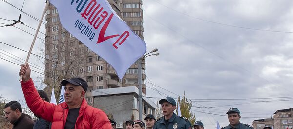 Присоединившиеся к шествию Никола Пашиняна граждане (24 ноября 2018). Еревaн - Sputnik Армения