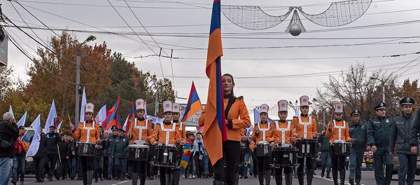 Присоединившиеся к шествию Никола Пашиняна граждане (24 ноября 2018). Еревaн - Sputnik Արմենիա