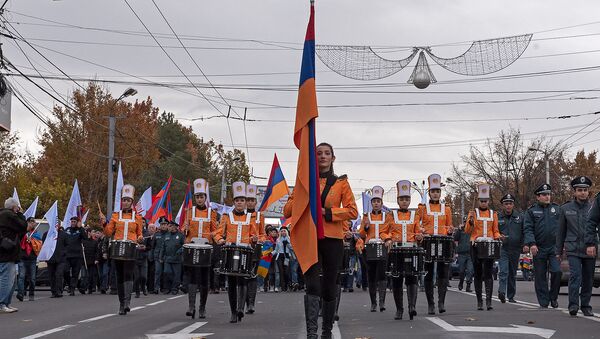 Присоединившиеся к шествию Никола Пашиняна граждане (24 ноября 2018). Еревaн - Sputnik Արմենիա