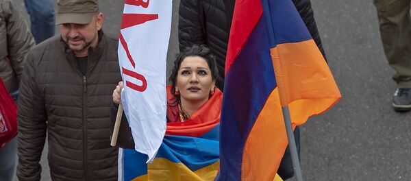 Присоединившиеся к шествию Никола Пашиняна граждане (24 ноября 2018). Еревaн - Sputnik Армения