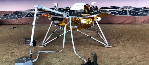 Полномасштабная копия NASA Mars InSight на территории кампуса Лаборатории реактивного движения NASA (21 ноября 2018). Пасаденa, Калифорния - Sputnik Армения