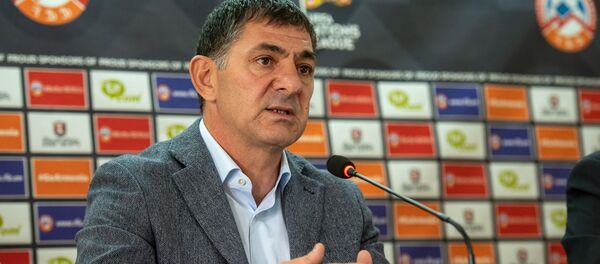 Пресс-конференция главного тренера сборной Армении по футболу Армена Гюльбудагянца (26 ноября 2018). Еревaн Пресс-конференция главного тренера сборной Армении по футболу Армена Гюльбудагянца (26 ноября 2018). Еревaн - Sputnik Армения