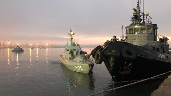 Задержанные украинские корабли доставлены в порт Керчи - Sputnik Армения