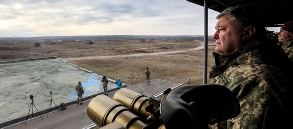 Президент Украины Петр Порошенко в Центре подготовки Десантно-штурмовых войск Вооруженных Сил Украины (21 ноября 2018). Житомирская область Президент Украины Петр Порошенко в Центре подготовки Десантно-штурмовых войск Вооруженных Сил Украины (21 ноября 2018). Житомирская область - Sputnik Армения