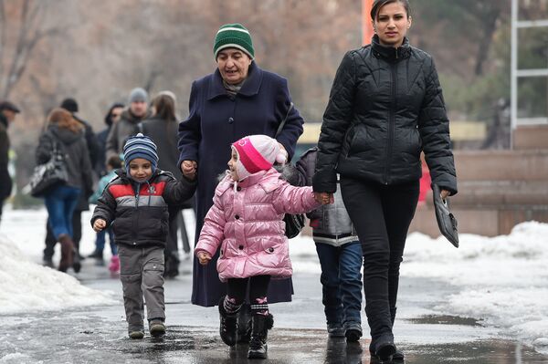 Родители с детьми Родители с детьми - Sputnik Армения