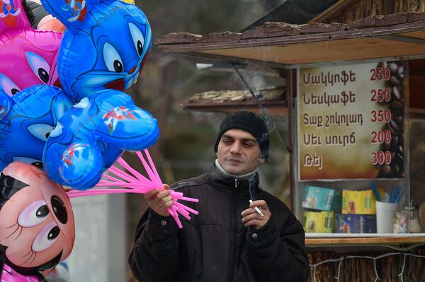 Продавец воздушных шаров Продавец воздушных шаров - Sputnik Армения