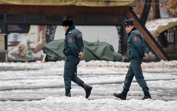Полицейские на улицах Еревана Полицейские на улицах Еревана - Sputnik Армения