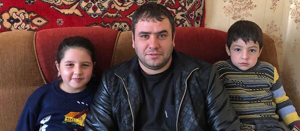 Ашот Асатрян со своими детьми Ашот Асатрян со своими детьми - Sputnik Արմենիա