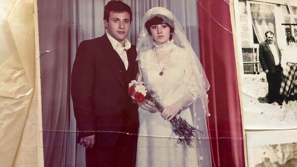 Родители Ашота: Грант и Духик Асатряны в день свадьбы - Sputnik Армения