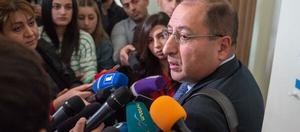 Адвокат Айк Алумян ответил на вопросы журналистов в Апелляционном суде Армении (28 ноября 2018). Еревaн - Sputnik Армения