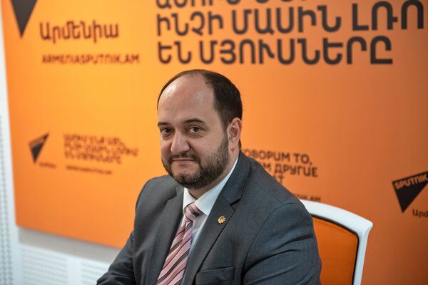 Реформ не миновать: Араик Арутюнян анонсировал повышение зарплат и смену учебников Реформ не миновать: Араик Арутюнян анонсировал повышение зарплат и смену учебников - Sputnik Армения