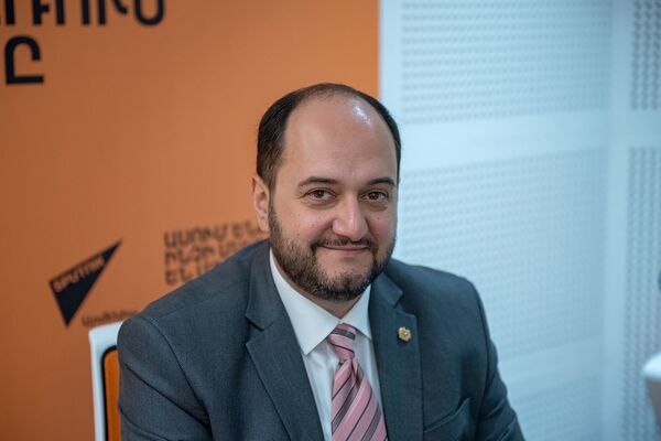 Проверки Араратского бакалавриата: на чем сошлись Арутюнян и Саакян - Sputnik Армения