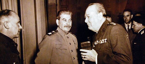 Иосиф Сталин и Уинстон Черчилль во время Ялтинской конференции (февраль 1945). СССР - Sputnik Արմենիա