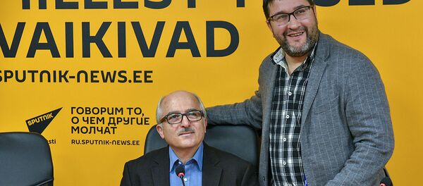 Александр Котт и Акоп Казарян во время телемоста Ереван-Таллинн (29 ноября 2018). Таллинн - Sputnik Армения