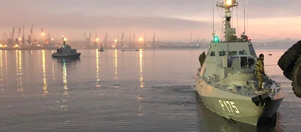 Малый бронированный артиллерийский катер Бердянск в порту Керчи Малый бронированный артиллерийский катер Бердянск в порту Керчи - Sputnik Армения