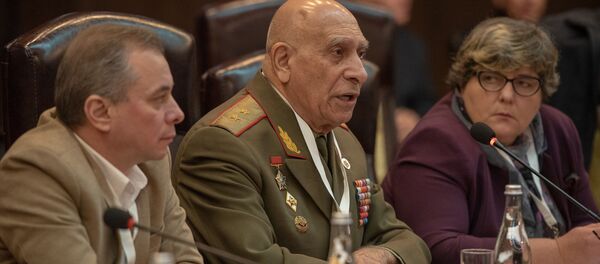 Норат Тер-Григорянц на заседании армяно-российского Лазаревского клуба (30 ноября 2018). Еревaн Норат Тер-Григорянц на заседании армяно-российского Лазаревского клуба (30 ноября 2018). Еревaн - Sputnik Армения