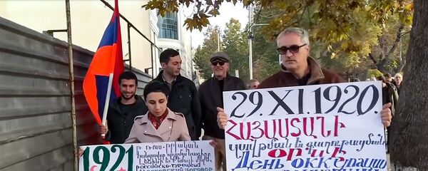 Потасовка между комунистами и прозападными силами в Ереване Потасовка между комунистами и прозападными силами в Ереване - Sputnik Արմենիա