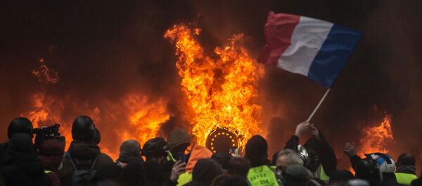 Акция протеста автомобилистов жёлтые жилеты в Париже Акция протеста автомобилистов жёлтые жилеты в Париже - Sputnik Արմենիա