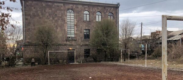 Спортплощадка, построенная на месте обломков 2-го корпуса Спортплощадка, построенная на месте обломков 2-го корпуса - Sputnik Արմենիա