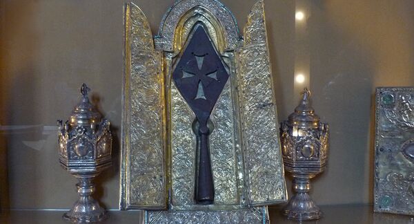 Միայն կաթողիկոսն է առանց ձեռնոցների հպվում սուրբ գեղարդին - Sputnik Արմենիա