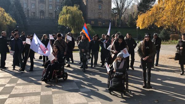 В Ереване прошло шествие к международному дню людей с инвалидностью - Sputnik Армения
