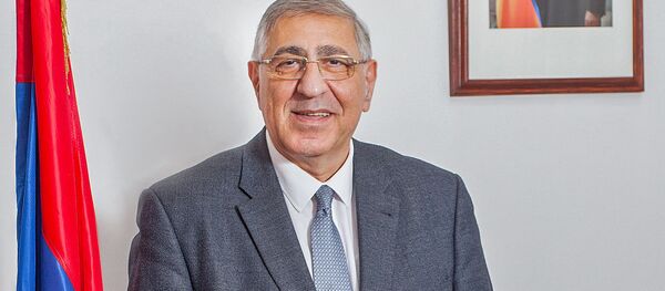 Чрезвычайный и полномочный посол Армении в Великобритании Арман Киракосян - Sputnik Արմենիա