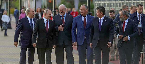 Прогулка лидеров стран участниц заседания Высшего Евразийского экономического совета (14 мая 2018). Сочи - Sputnik Армения